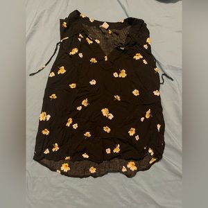 Old navy tank top size medium